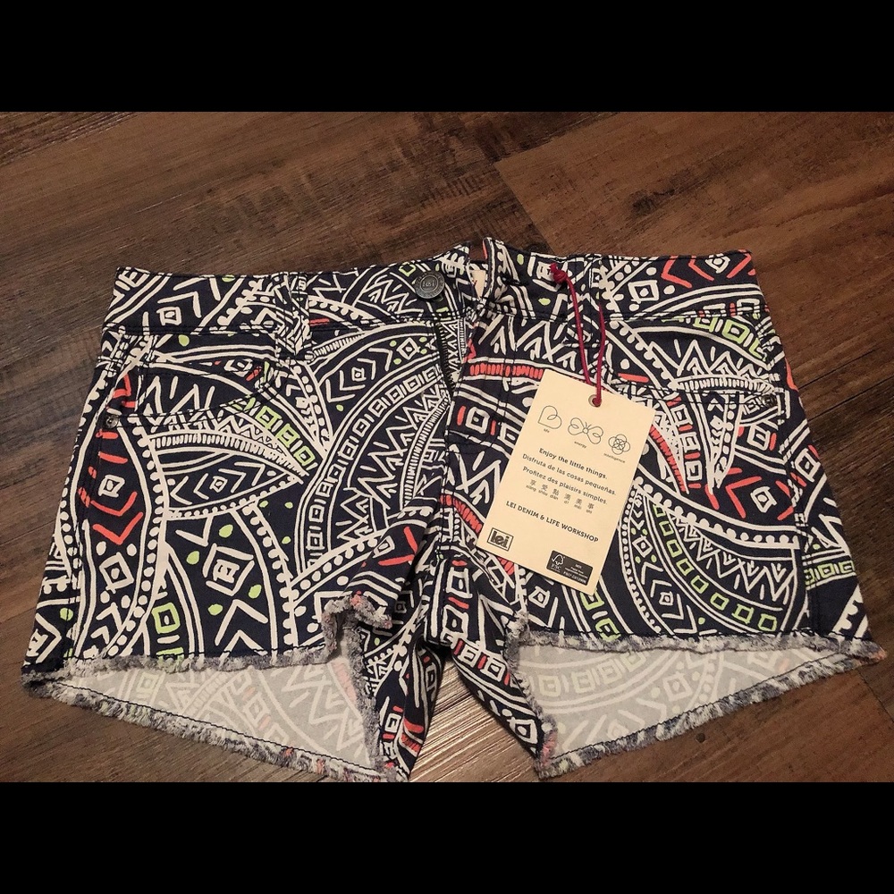 NWT LEI Ashley Low rise Shorts, Size 7